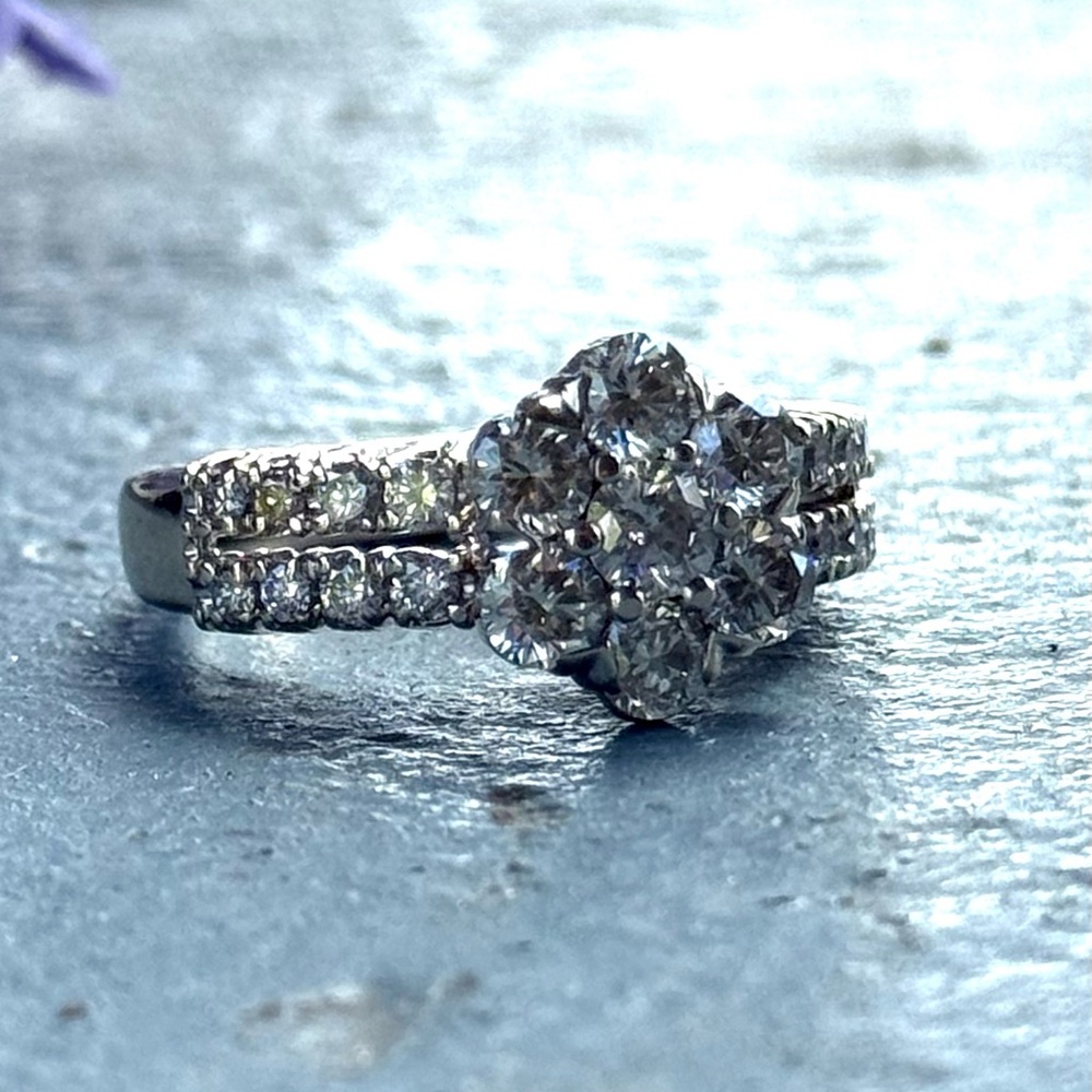 Beautiful 14k White Gold 1.86 Ct Diamond Flower Ring - Picture 9 of 10